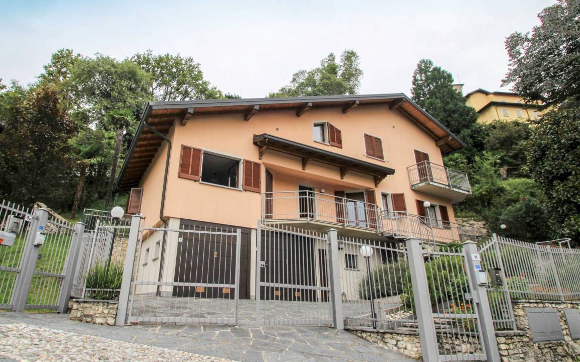 Brezzo di Bedero Villa | 110 m² Villa ∙ 4 bedrooms ∙ 8 guests