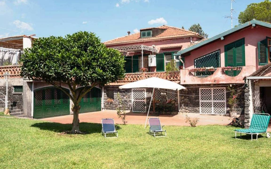 Acireale Villa | 120 m² Villa ∙ 4 bedrooms ∙ 6 guests