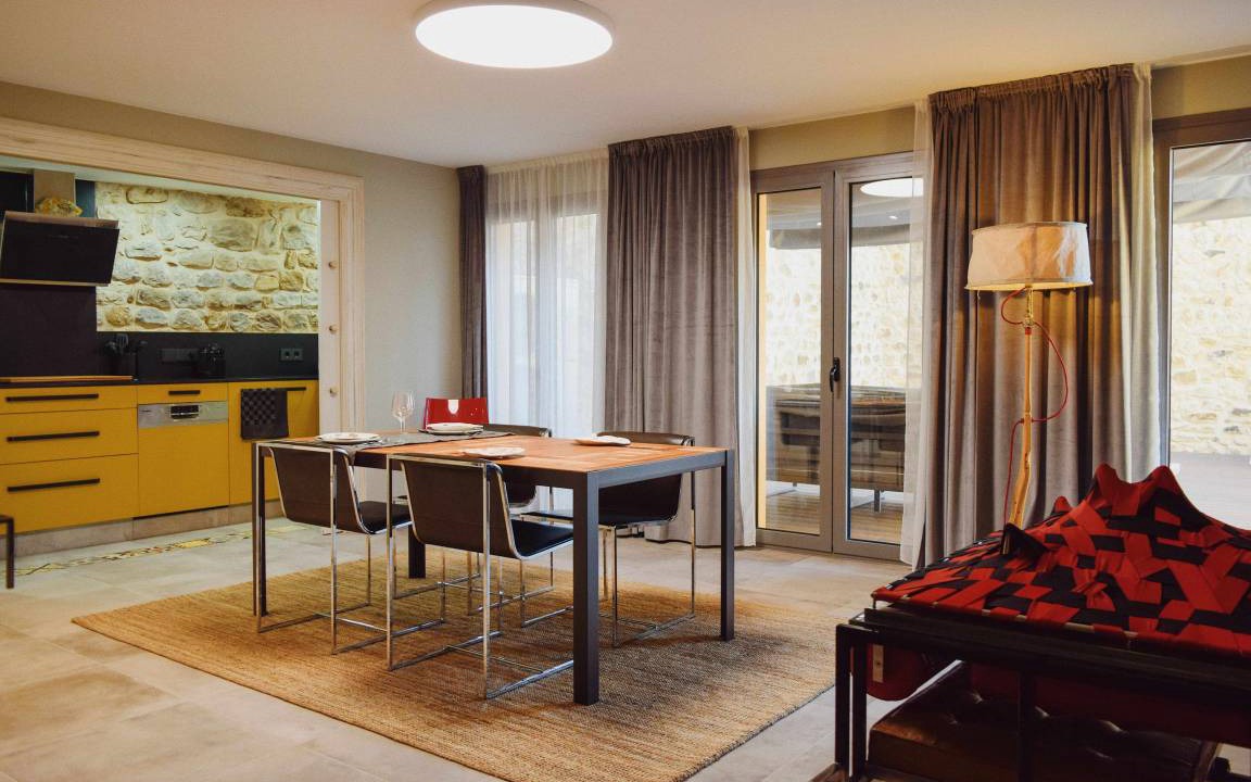 Besalu Apartment | 145 m² Apartment ∙ 1 bedroom ∙ 2 guests