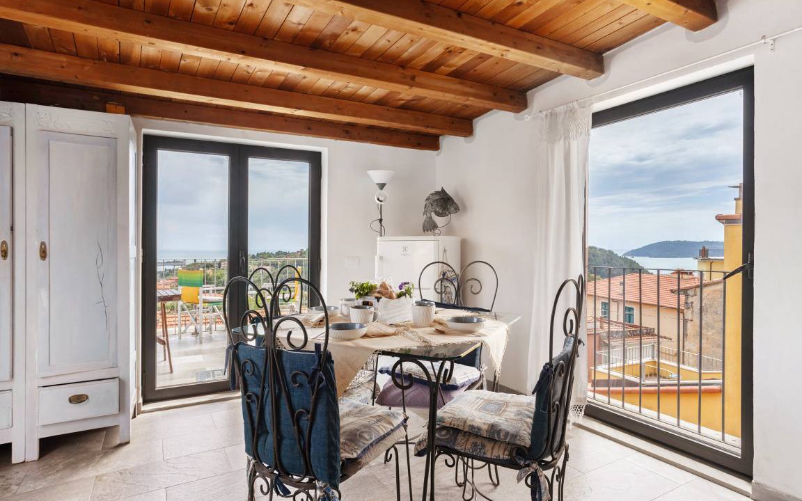 Pitelli Apartment | 150 m² Apartment ∙ 4 bedrooms ∙ 6 guests