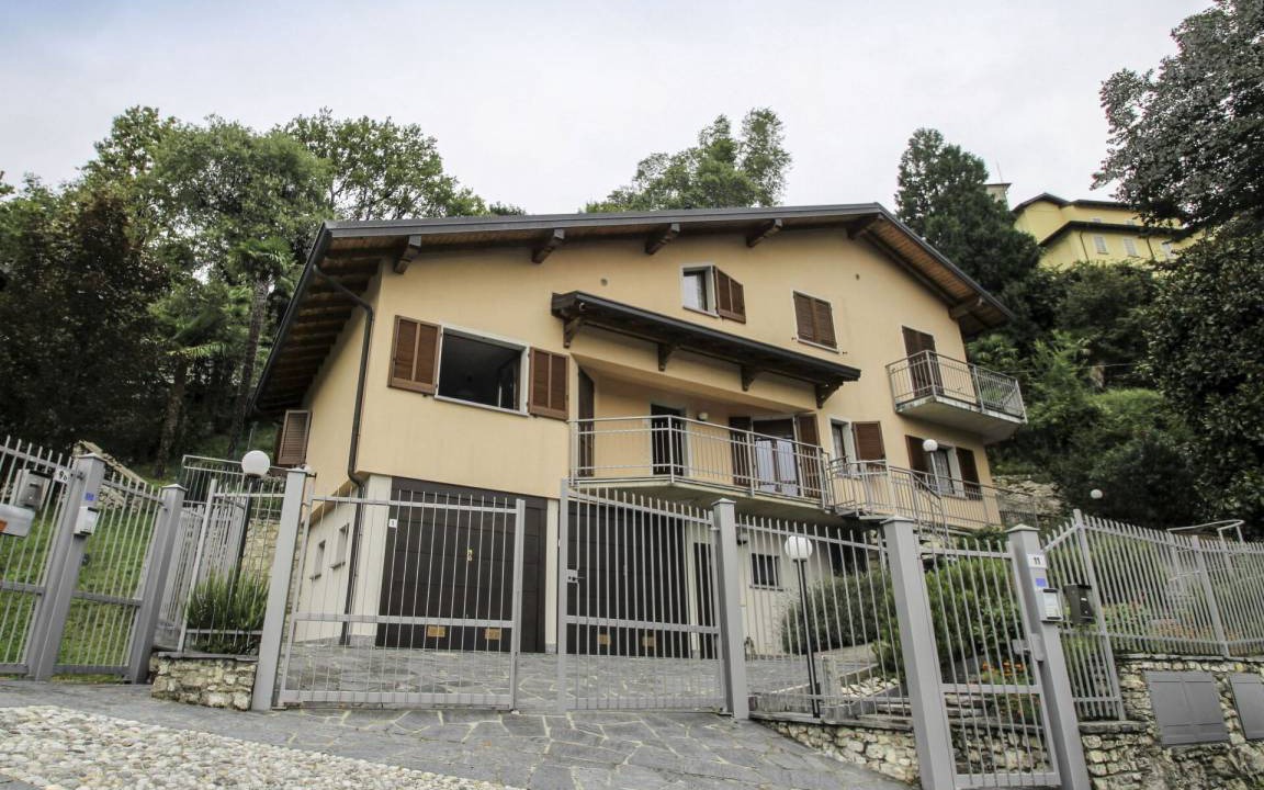 Brezzo di Bedero Villa | 160 m² Villa ∙ 5 bedrooms ∙ 12 guests