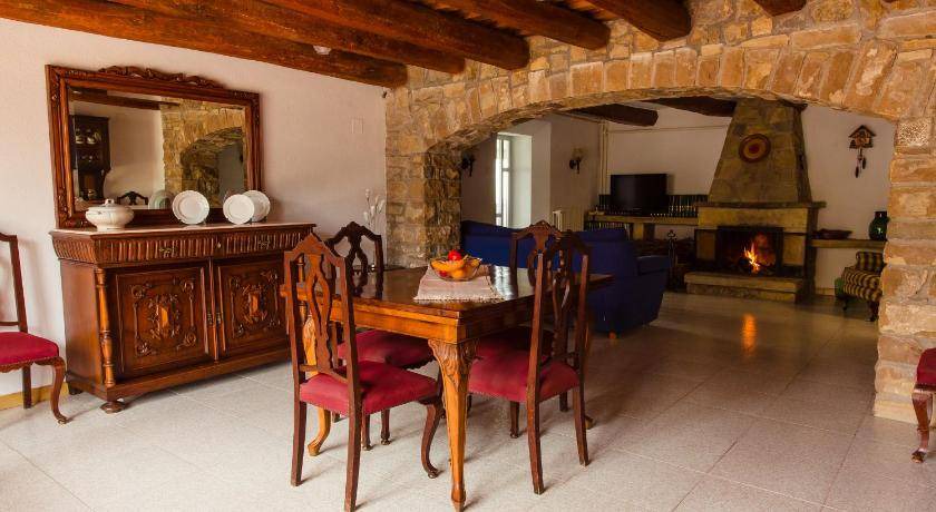 Castellbell I El Vilar House | 1600 m² House ∙ 7 bedrooms ∙ 24 guests