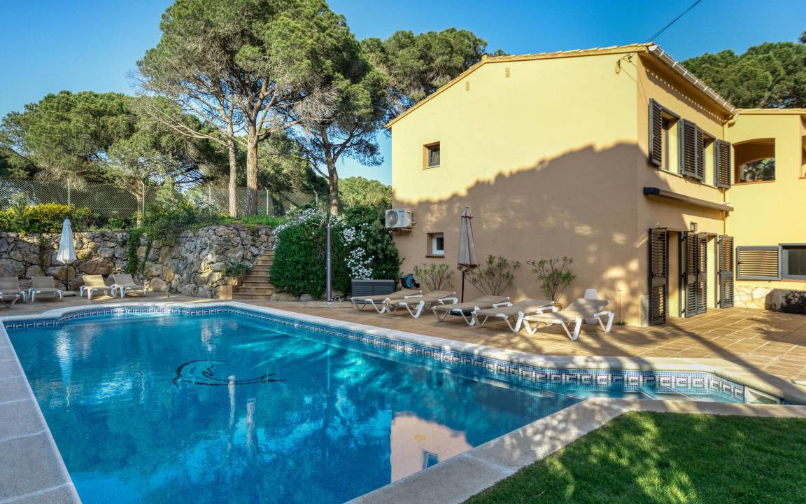 Pals Villa | 180 m² Villa ∙ 5 bedrooms ∙ 10 guests