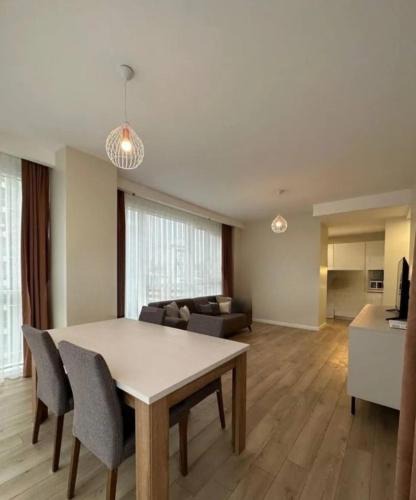 Bahcelievler Apartment | 2-room apartment, 108 m², 7/14 floor.