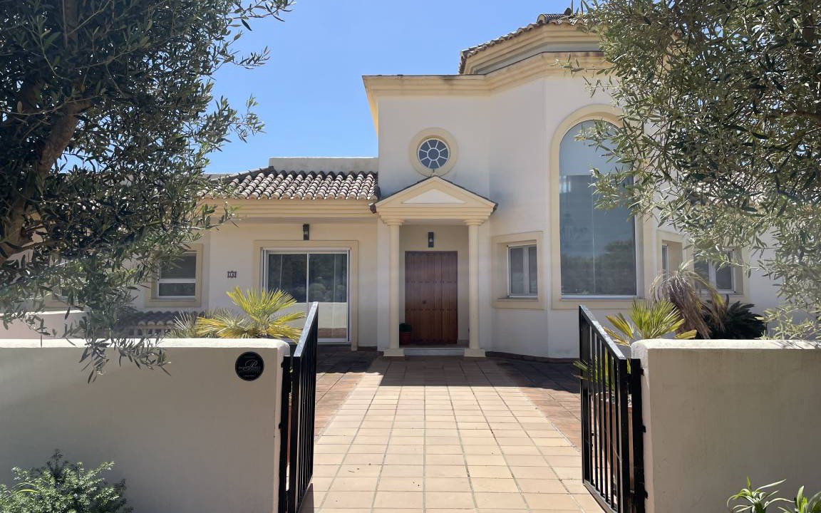 San Roque House | 200 m² House ∙ 3 bedrooms ∙ 8 guests