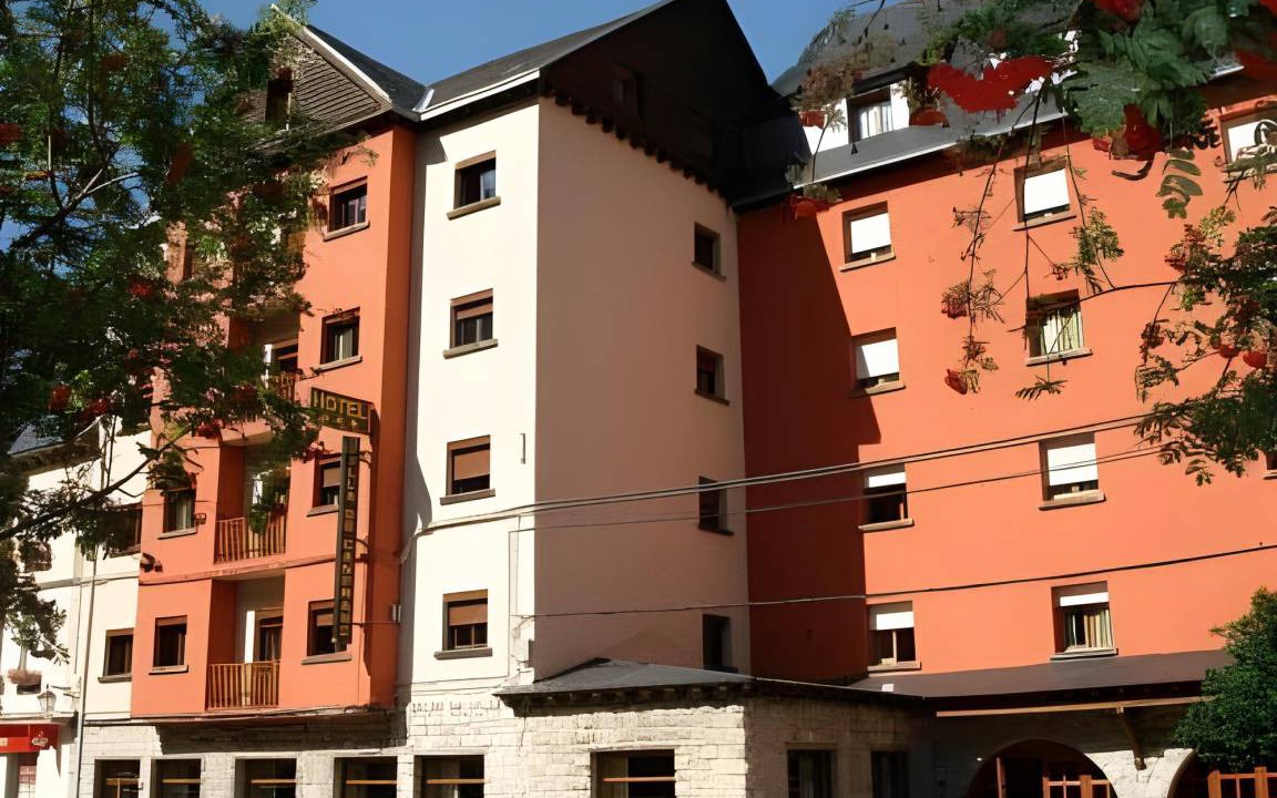 Canfranc-Estacion Hotel | 24 m² Hotel ∙ 6 guests