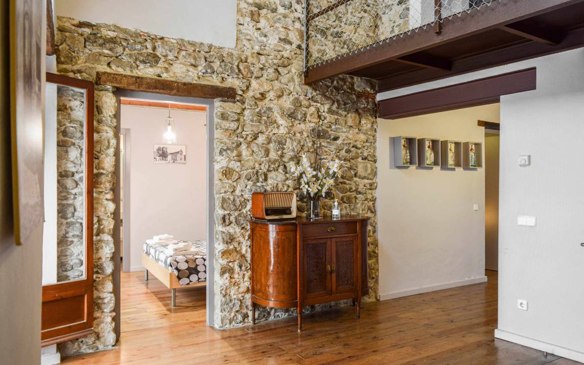 Besalu Apartment | 252 m² Apartment ∙ 3 bedrooms ∙ 8 guests