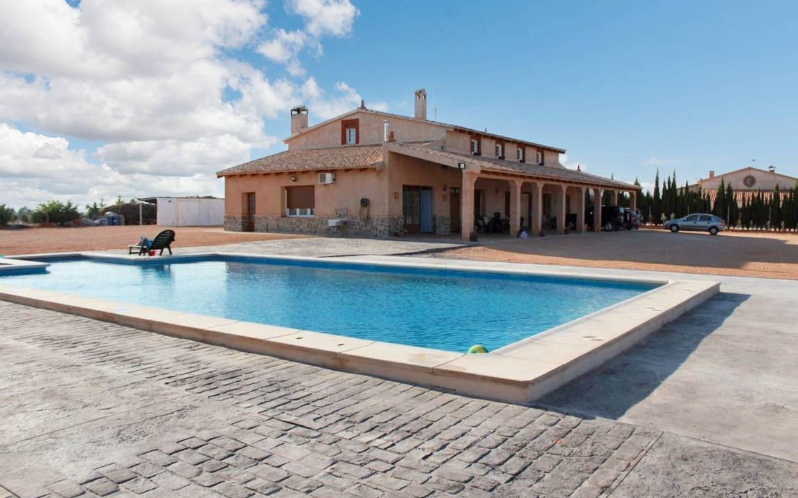 Villarrobledo Apartment | 270 m² Apartment ∙ 2 bedrooms ∙ 5 guests