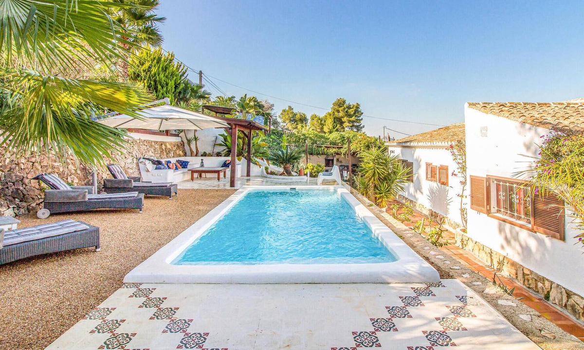 Trencall House | 3 bedroom pet friendly home in Trencall