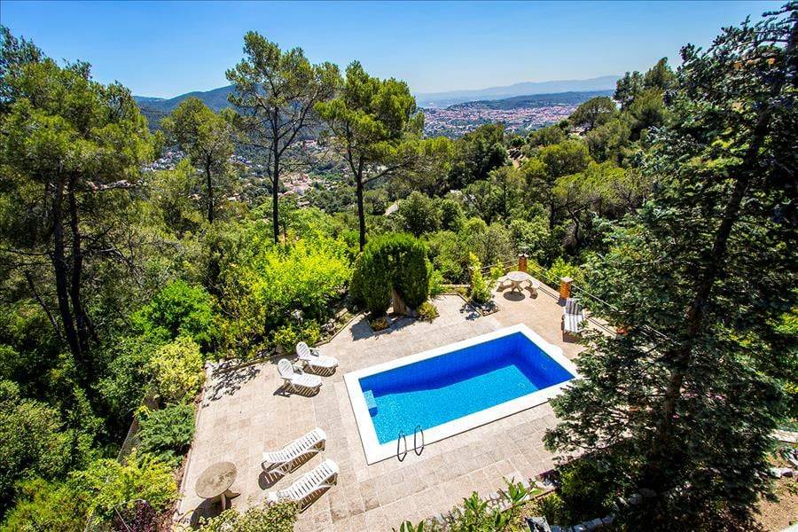 Castellar del Valles Villa | 340 m² Villa ∙ 5 bedrooms ∙ 8 guests