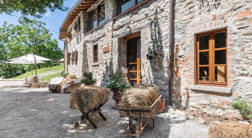 Albese con Cassano House | 35 m² Farmhouse ∙ 3 guests