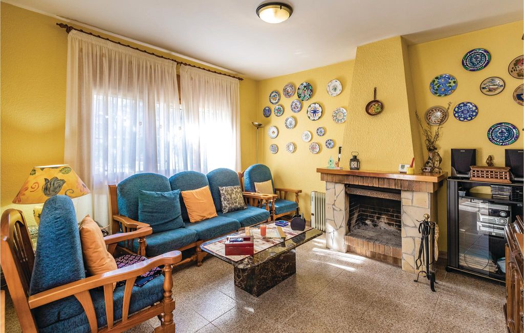 Mont Barbat House | 4 bedroom accommodation in Maçanet de la Selva