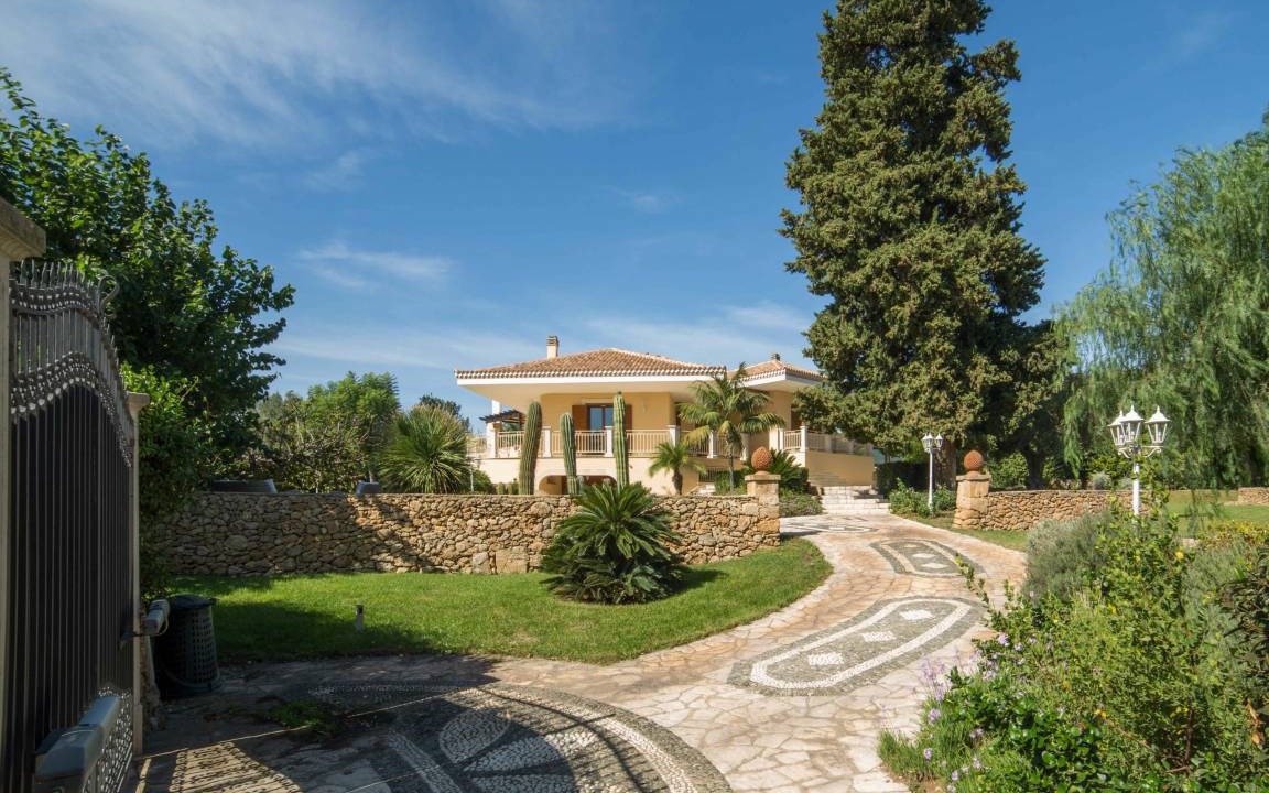 Syracuse Villa | 420 m² Villa ∙ 4 bedrooms ∙ 8 guests