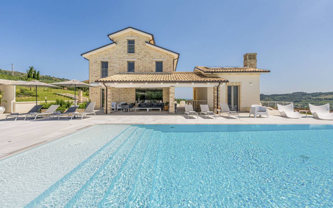 Lapedona Villa | 420 m² Villa ∙ 8 bedrooms ∙ 15 guests
