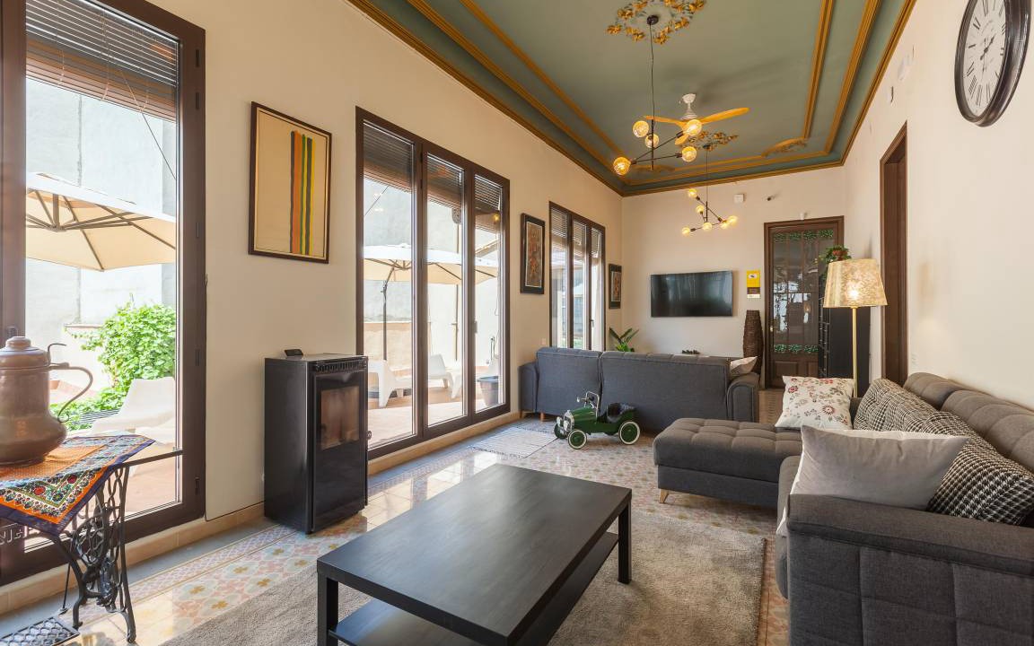 Vilafranca del Penedes House | 450 m² House ∙ 5 bedrooms ∙ 11 guests