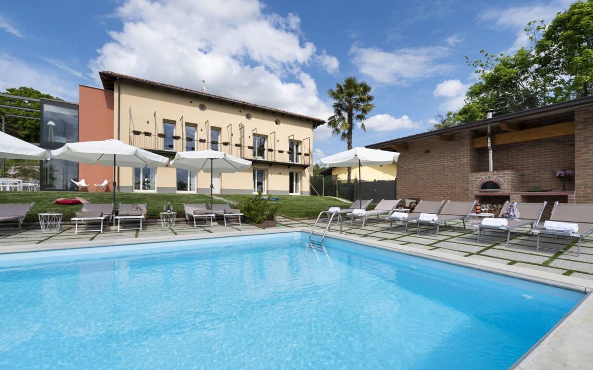 Monteu Roero Villa | 450 m² Villa ∙ 8 bedrooms ∙ 18 guests