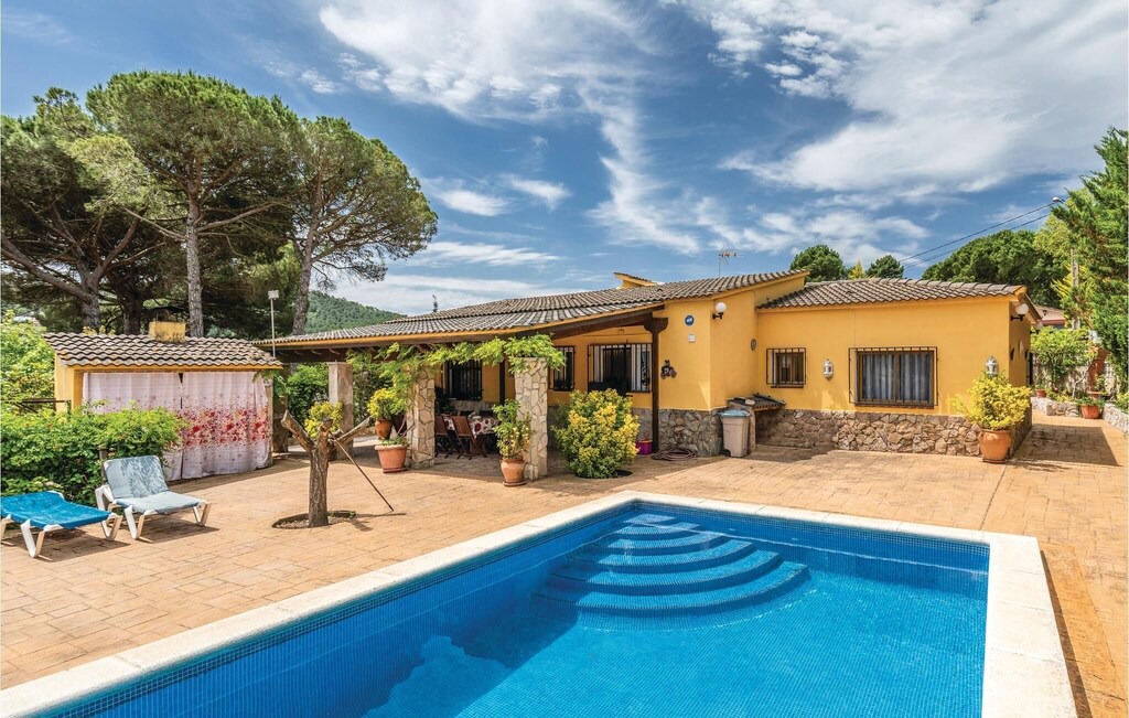 Mont Barbat House | 5 bedroom accommodation in Maçanet de la Selva