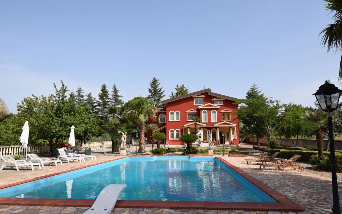 Caccianova Villa | 500 m² Villa ∙ 5 bedrooms ∙ 10 guests