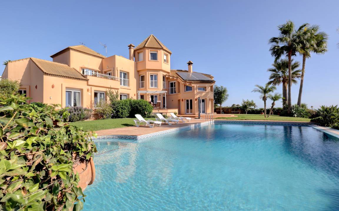 San Roque Villa | 500 m² Villa ∙ 6 bedrooms ∙ 12 guests