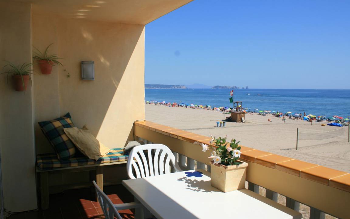 Pals Apartment | 65 m² Apartment ∙ 1 bedroom ∙ 4 guests