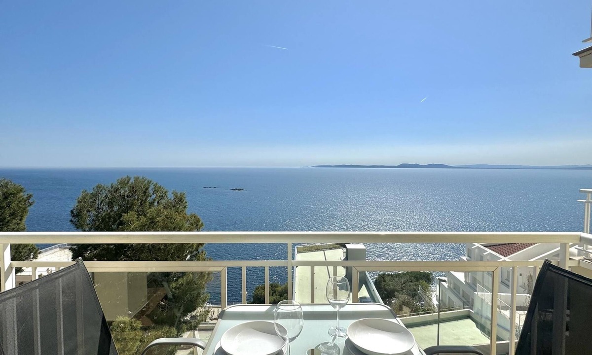 Almadraba-Canyelles Apartment | 8. Wonderful sea views with communal pool
