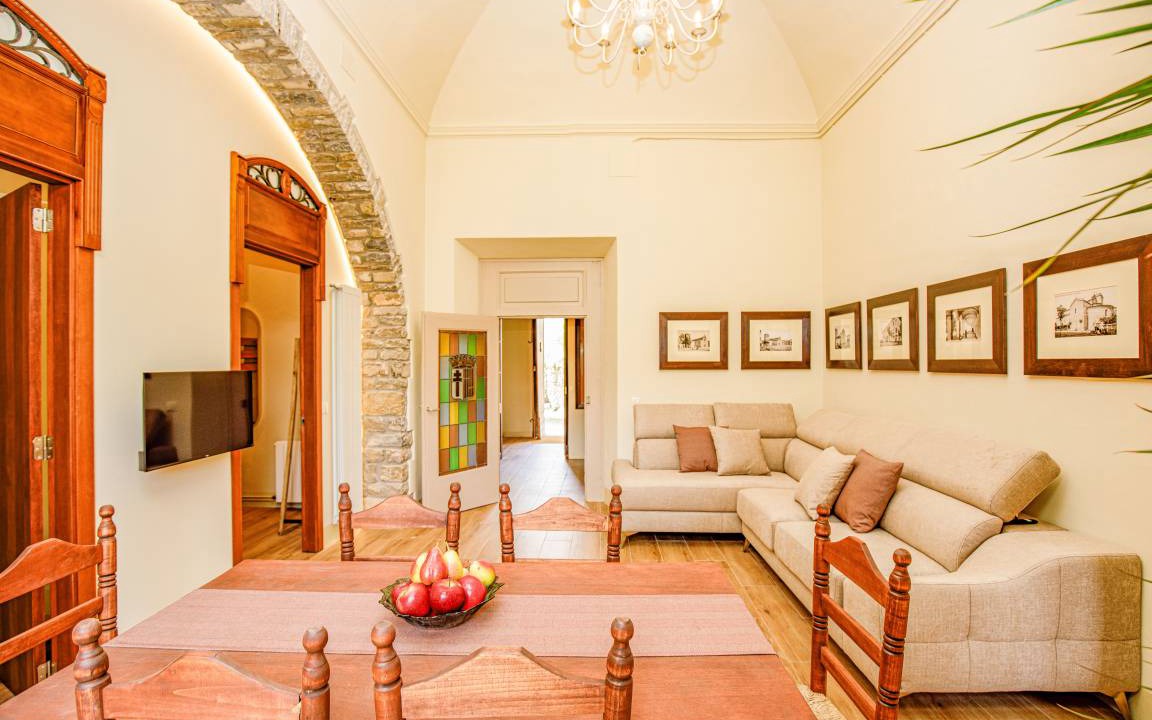 Besalu Apartment | 80 m² Apartment ∙ 2 bedrooms ∙ 5 guests