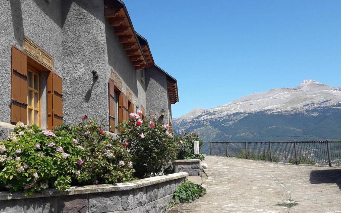 Castiello de Jaca House | 86 m² House ∙ 3 bedrooms ∙ 5 guests