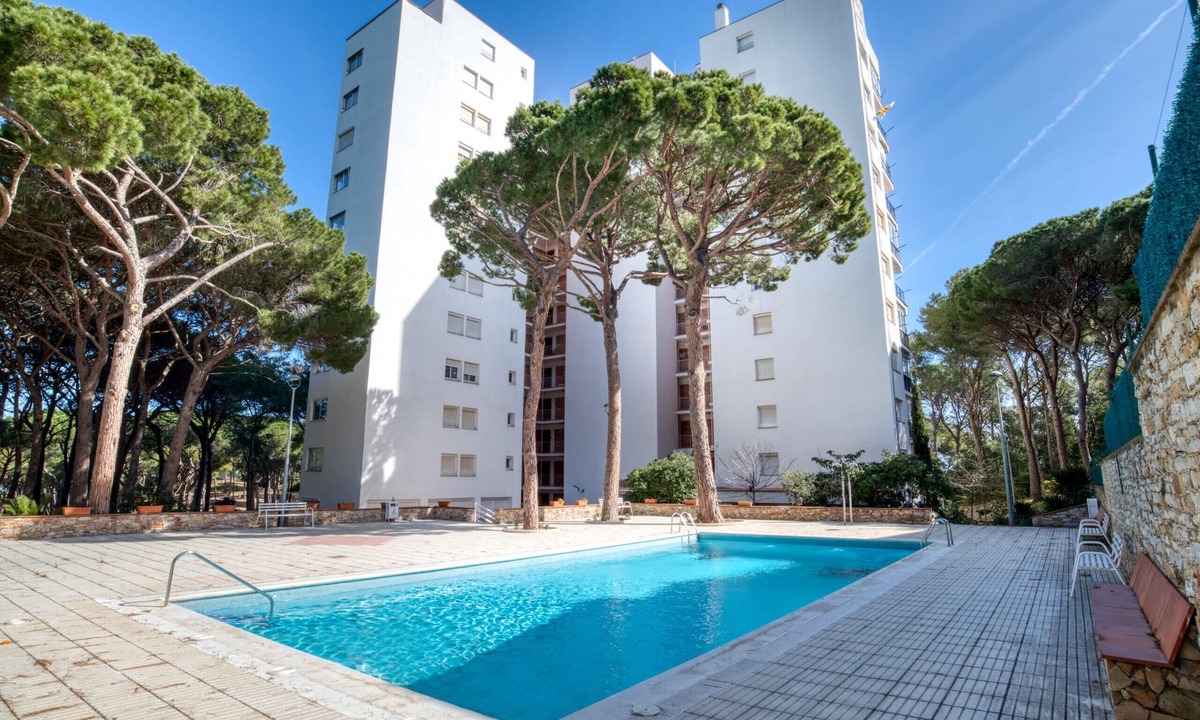 Pals Apartment | 8B: Sea view apartment in Pals with communal pool