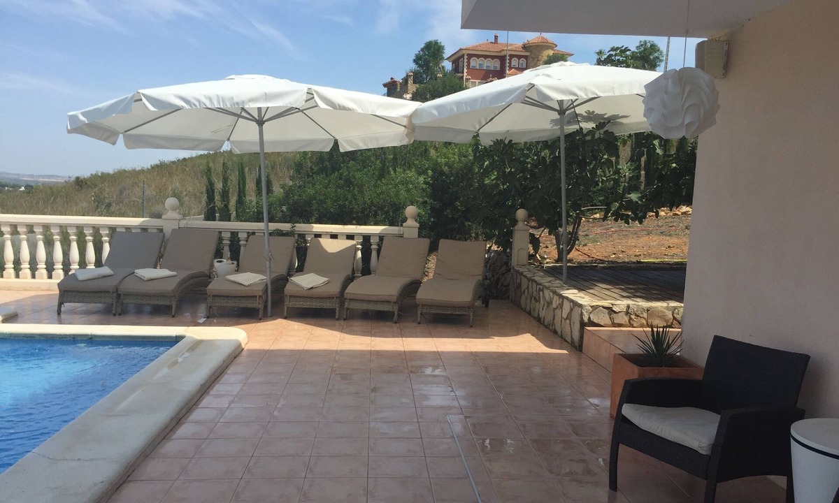 Alberic Villa | A tranquil family home to relaxHouse with garden