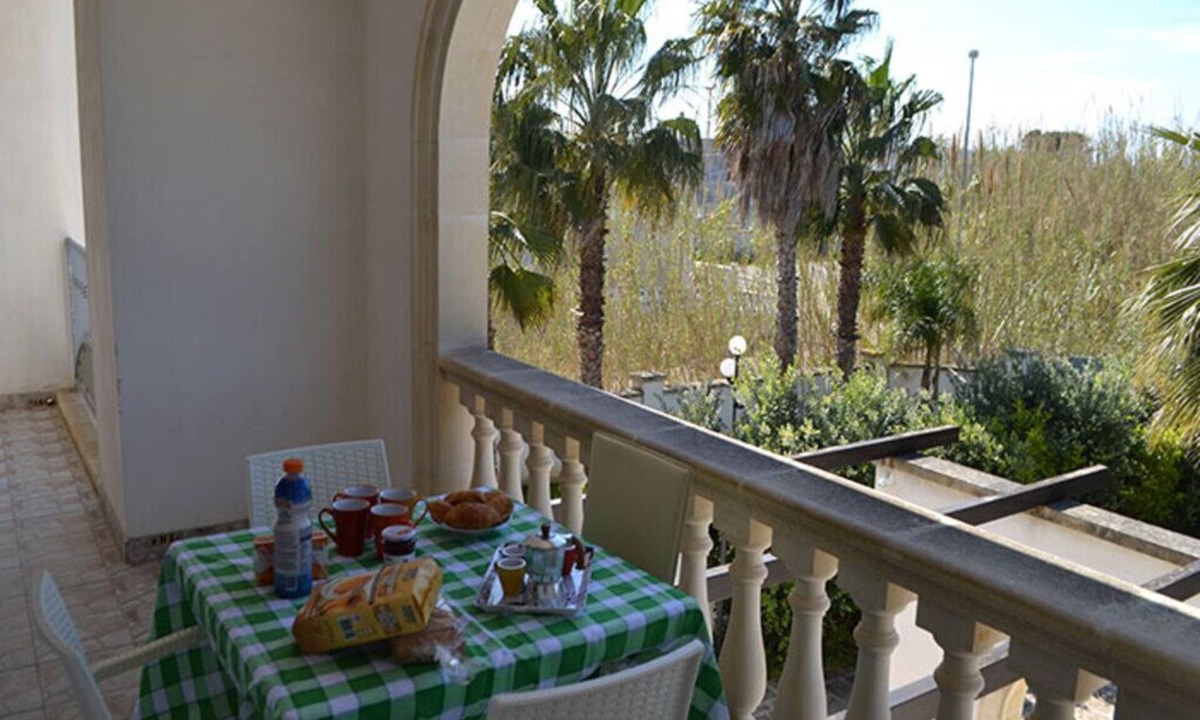 Roca Vecchia Apartment | Air-conditioned Apartment Near The Beach With Spacious Balcony & Garden, Pets