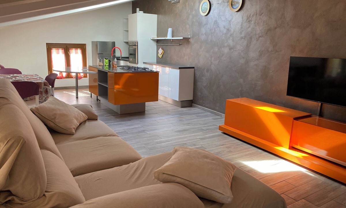 Porto Ceresio Apartment | Alloggio Confortevole con 2 Camere da Letto 1 Bagno Ampia Cucina Open Space