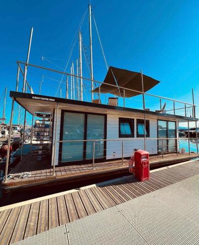 Licola Boat Rental | ALMALO Floating House - Casa Galleggiante