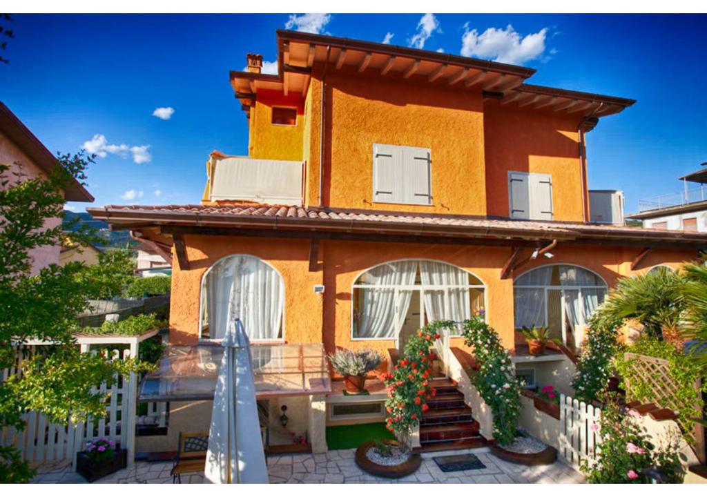 Capanne-Prato-Cinquale Villa | ALTIDO Villa Gelsomino