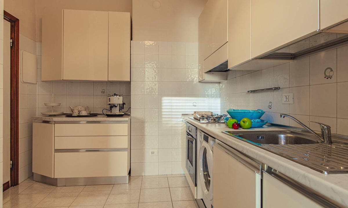 Alassio Apartment | Ampio appartamento vicino al mare con una grande terrazza solarium.