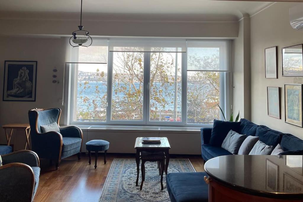 Kabatas Apartment | An apartment with Bosphorus view