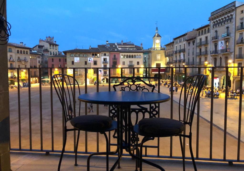 Vic Apartment | Apartaments Vicus 3 con vistas a la Plaza Mayor de Vic