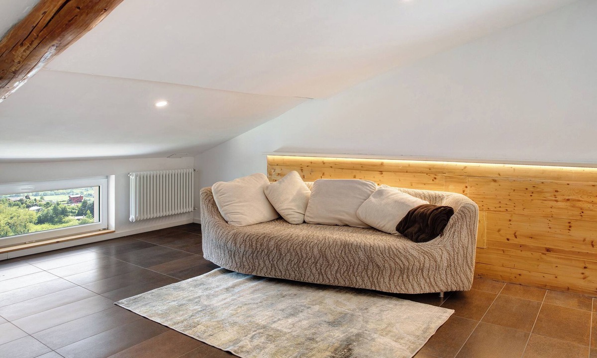 Valtellina Apartment | Apartment 'Leuscc' with Mountain View, Wi-Fi and Air Conditioning