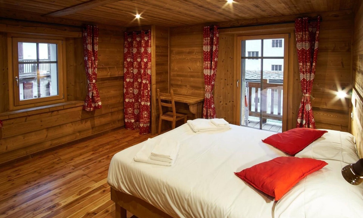 Cogne House | Apartment 'Appartamento 1' with Balcony and Wi-Fi
