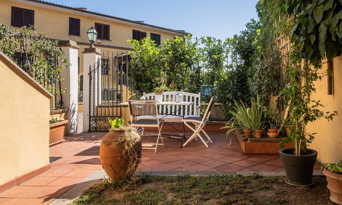Porano Apartment | Apartment 'Casa Vacanze Emmanuele' with Private Terrace, Private Garden and Wi-Fi