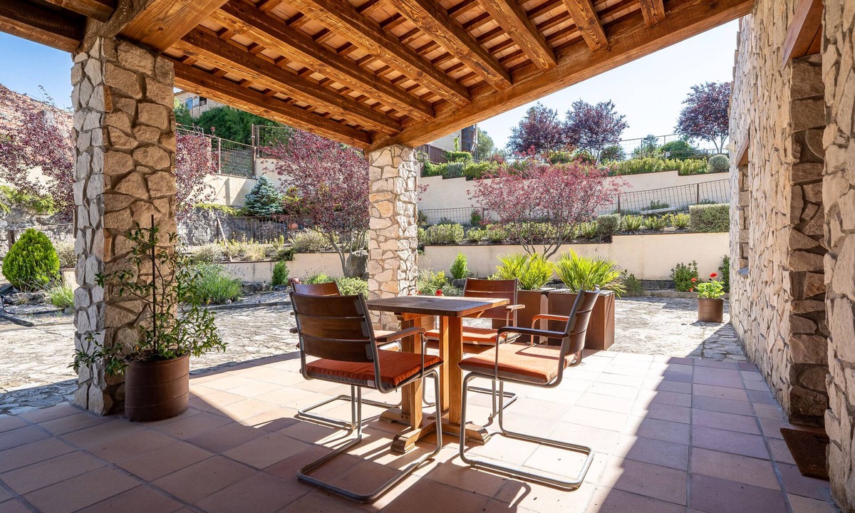 Conesa Apartment | Apartment 'El Clos 5' with Shared Terrace, Shared Garden and Wi-Fi