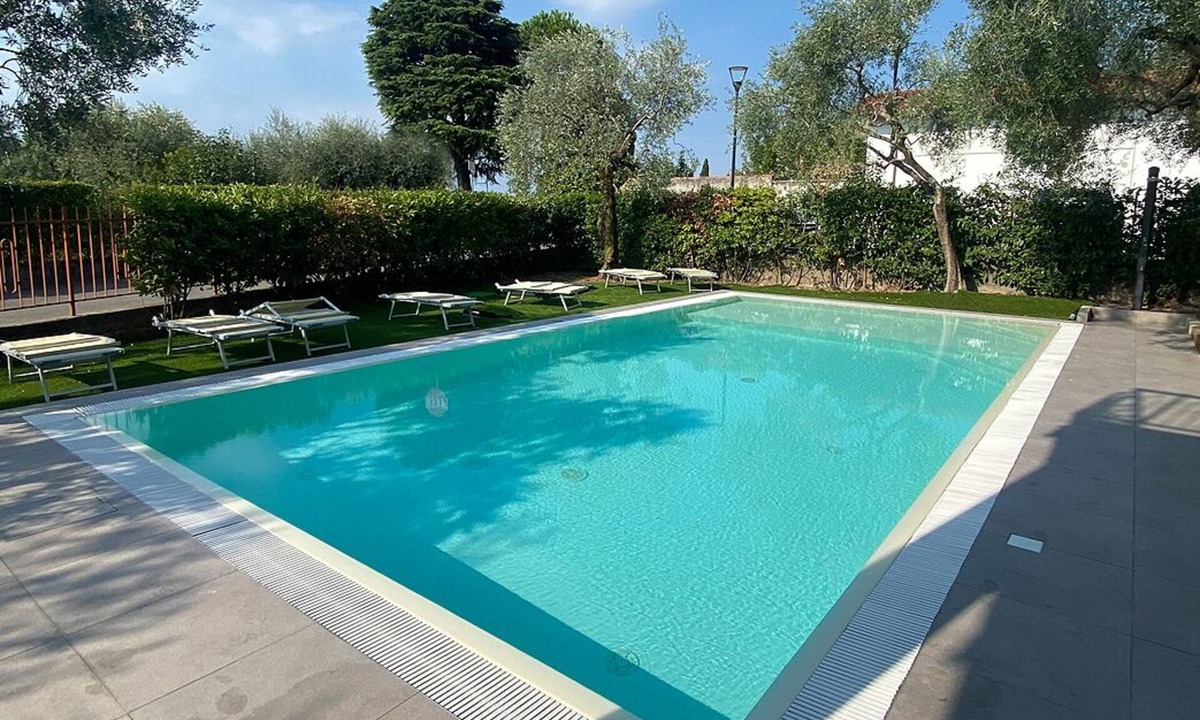 Toscolano Maderno Apartment | Apartment Farfalla with air conditioning, pool 10 x 5 and parking, 250 meters from the lake