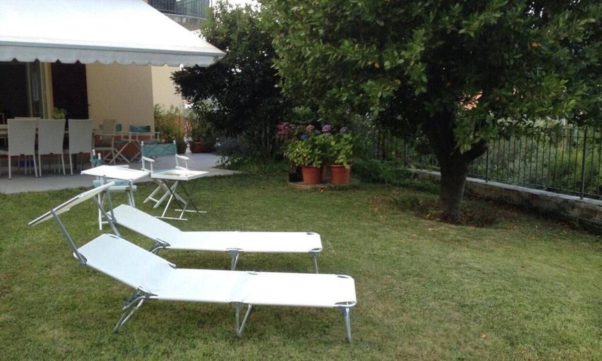 La Foce Apartment | Apartment in early 20th century villa with garden