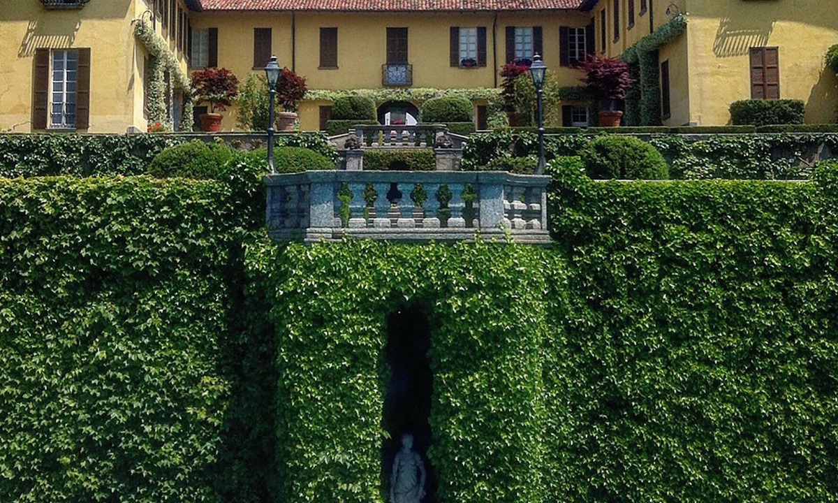 Calco Apartment | Apartment in historic villa with garden and pool near Lake Como