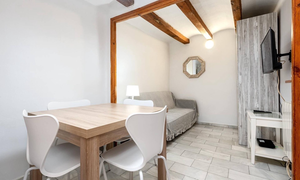 Old Town Apartment | Apartment in TGN historic center only 450m beach