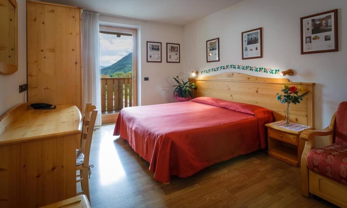 Giustino Apartment | Apartment La Locanda Bilocale 4 persons with mountain view, balcony & Wi-Fi