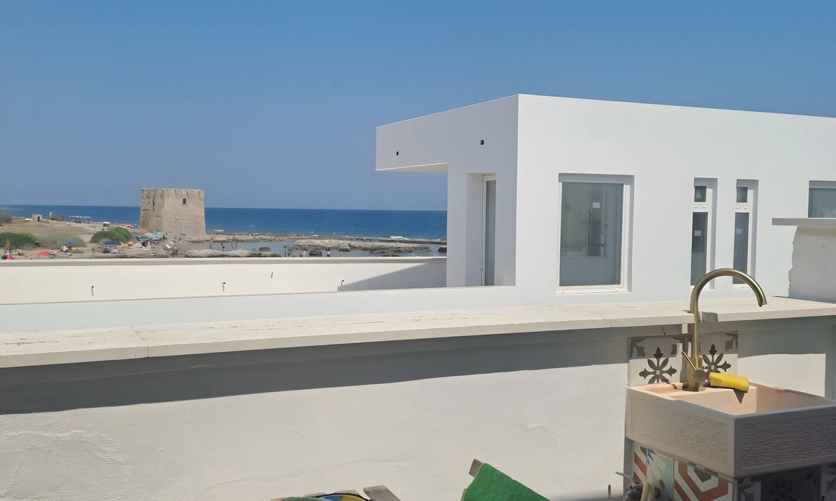 Polignano a Mare Apartment | Apartment 'La Veranda' with Sea View, Wi-Fi and Air Conditioning