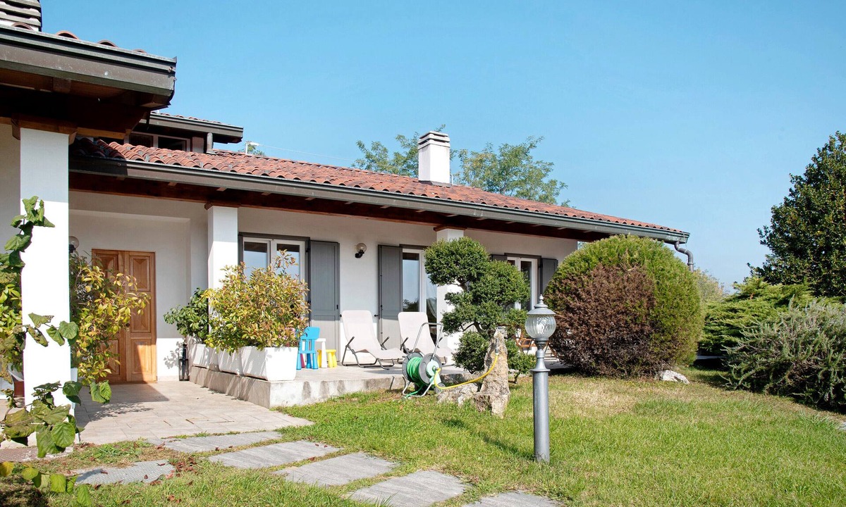 Cantello Apartment | Apartment 'Mora' with Mountain View, Private Terrace and Wi-Fi