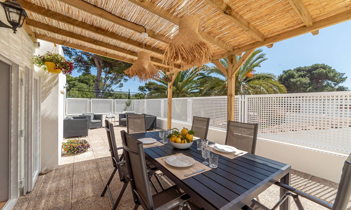 Son Moll Apartment | Apartment 'Paraíso De Son Moll' with Private Terrace, Wi-Fi and Air Conditioning