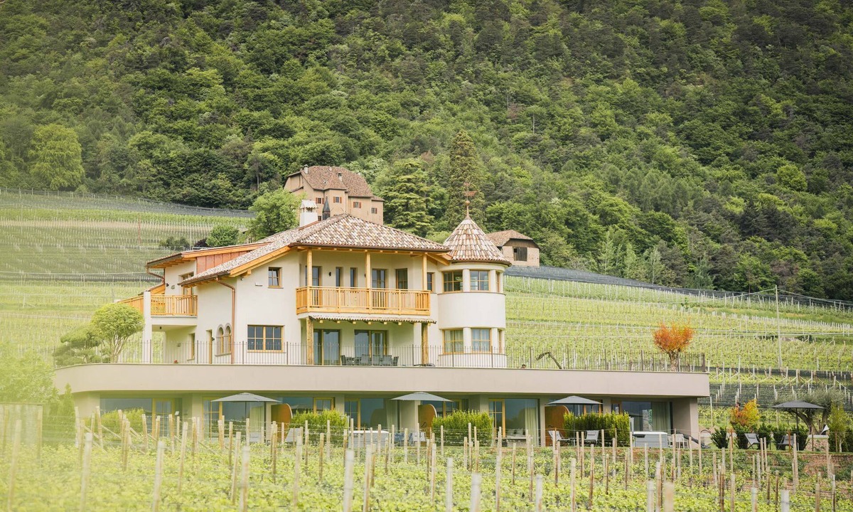 Berg/Monte Apartment | Apartment 'Valentinerhof Apt Aqua' with Mountain View, Shared Pool and Wi-Fi