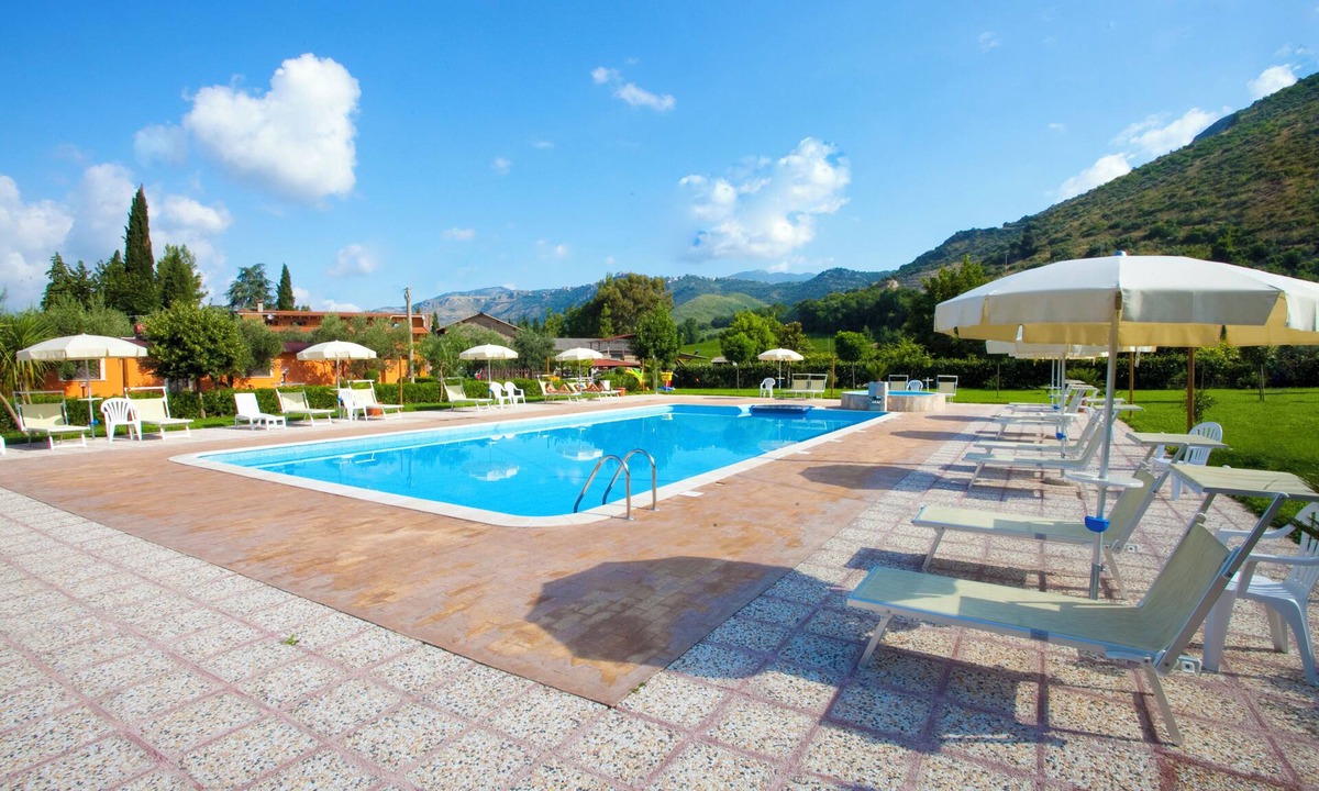 Sermoneta Apartment | Apartment with pool use, terrace, historical centre, for family